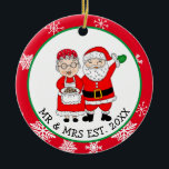 Ornamento De Cerâmica O Sr. e a Sra. Papai Noel personalizaram o Natal<br><div class="desc">Um belo desenho desenhado pelo Sr. e Sra. Claus desde (adicionar data) Enfeites de natal personalizado</div>