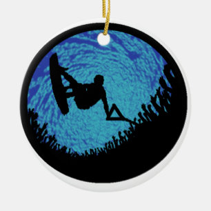 ORNAMENTO DE CERÂMICA O WAKEBOARDING UM