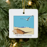 Ornamento De Cerâmica Oak Island, NC Horsferes Crab Seagull Beach<br><div class="desc">Ornamento com caranguejo-ferradura-de-bruxas bidimensional com imagem de casco voando sobre a praia com ondas. Data Personalizável no retorno. Ilha Oak,  Carolina do Norte em frente em Baskerville Font</div>