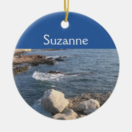 Ornamento De Cerâmica Ocean Lover Blue Sea and Rocks adiciona nome ao Na