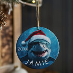 Ornamento De Cerâmica Oceano de Tubarão Branco Excelente Personalizado<br><div class="desc">Este design pode ser personalizado na área fornecida pela alteração da foto e/ou do texto. Ou pode ser personalizado clicando em Personalizar este Modelo e, em seguida, escolhendo o clique para personalizar mais a opção e excluir ou alterar a cor do plano de fundo, adicionar texto, alterar a cor ou...</div>