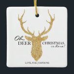 Ornamento De Cerâmica Oh Deer Christmas está aqui, falso, Dourado Deer<br><div class="desc">"Oh,  o Natal dos veados está aqui." Aproveite esta design moderna com uma silhueta falsa de cabeça de veados de ouro. O ornamento também apresenta um lugar para você colocar uma foto com uma borda branca na dentro da imagem.</div>