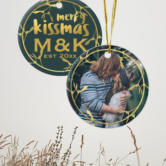 Ornamento De Cerâmica Ornament cerâmico Mistletoe Wreath Dourado (Pucker up and add your photo and initials to this Merry Kissmas ceramic ornament)