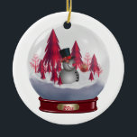 Ornamento De Cerâmica Ornament Snowman Red Christmas Tres Snow Globe<br><div class="desc">Da nossa casa até à vossa - Um globo de neve com um boneco de neve e Árvores de Natal vermelhas na dentro</div>