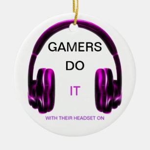 Ornamento De Cerâmica Os Gamers fazem-no. Com seus auriculares sobre! -