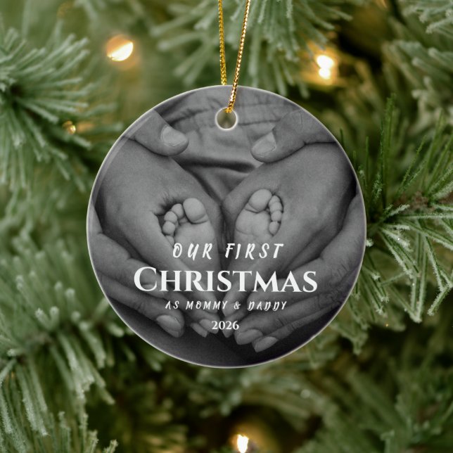Ornamento De Cerâmica Our First Christmas as Parents Black White (Árvore)