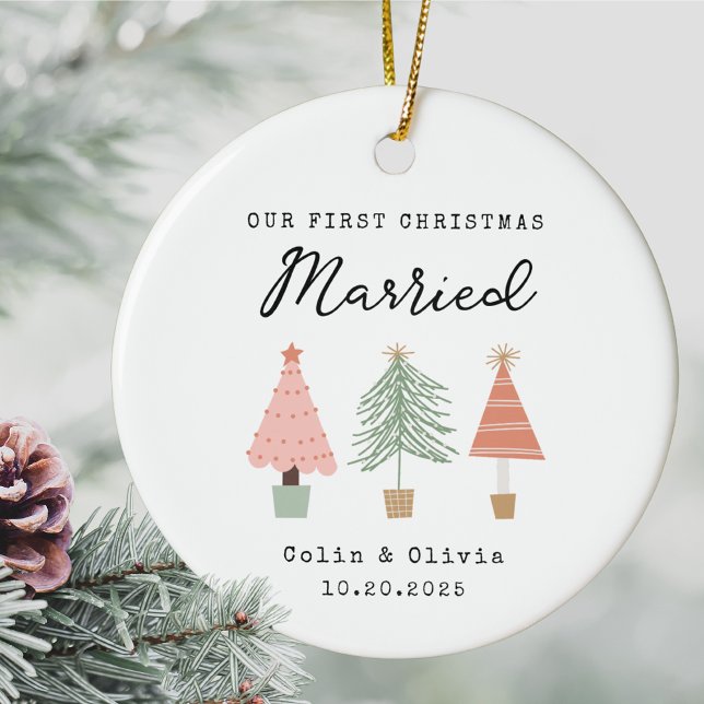 Ornamento De Cerâmica Our First Christmas Married Custom Couple Name (Our First Christmas Married Personalized Custom Couple Christmas Ornament Names Date Newlywed Gift)