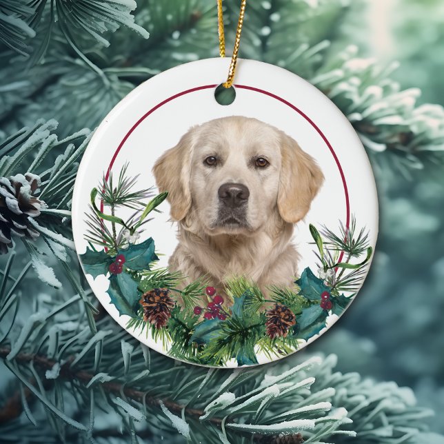 Ornamento De Cerâmica Ouro Retriever Dog Evergreen Berry Wreath (Criador carregado)