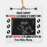 Ornamento De Cerâmica Pai a ser da foto personalizada de Bump Christmas<br><div class="desc">Sonograma e Novo papai de ultrassom,  mãe grávida para o novo pai,  grávida,  mulher esperta para marido</div>