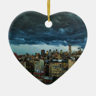 Ornamento De Cerâmica Paisagem de NYC: Nuvem de tempestade direito assus