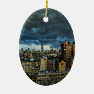 Ornamento De Cerâmica Paisagem de NYC: Nuvem de tempestade direito assus
