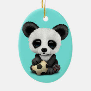 Ornamento De Cerâmica Panda bonito do bebê com a bola de futebol do