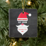 Ornamento De Cerâmica Papais noeis de Natal Engraçados Favoritos Cat Mãe<br><div class="desc">Diga a todos quem é a mãe favorita dos gatos Papais noeis. O pedido apresenta um Chapéu do Pai Natal, bigode, barba e texto que diz "Papais noeis Favoritos" Cat Mãe, mas você pode mudar isso para qualquer um. . . pai, Irmão, Irmã, Mãe, Chefe, Tio, Pai, Tia, Amigo, Engenheiro...</div>