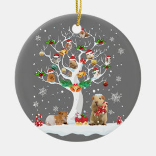 Ornamento De Cerâmica Parabéns Da Guiné No Povo De Inverno De Capim De Á