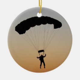 Ornamento De Cerâmica Paraquedas Skydiver no Sunset Sky Diver