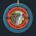Ornamento De Cerâmica Parque Nacional do Vale do Cuyahoga - Emblem de Co<br><div class="desc">Design trabalho de arte de vetor de Vale de Cuyahoga. O parque fica ao longo do rio Cuyahoga entre as cidades de Ohio de Cleveland e Akron.</div>