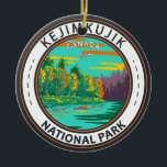 Ornamento De Cerâmica Parque Nacional Kejimkujik ainda partiu o Crachá d<br><div class="desc">Design de arte vetorial do Parque Nacional Kejimkujik. O Parque é reconhecido por sua antiga floresta em crescimento,  por sua rara fauna selvagem e pelos tradicionais cursos de água de Mi'kmaq.</div>