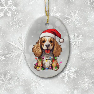 Ornamento De Cerâmica Partin Cocker Spaniel Envolvido nas Luzes de Natal