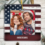 Ornamento De Cerâmica Patriota Russo Americano de Bandeira Personalizado<br><div class="desc">Enfeites de natal Rustic American Flag. Este enfeites de natal patriótico de bandeira dos eua será um tesouro. O pedido é de dois lados, você pode fazer duas fotos favoritas, uma em cada lado. Perfeito para militares, Enfeites de natal de soldados, veteranos militares, família patriótica. Personalize o nome na frente...</div>
