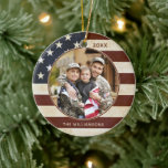 Ornamento De Cerâmica Patriotic Vintage American Flag Photo Name<br><div class="desc">Mostre seu patriotismo com uma foto e um nome neste ornamento de bandeira americana vintage. Ideal para uma foto militar da família com nome e ano. DICA DA FOTO: Para obter os melhores/mais rápidos resultados, escolha uma foto com o assunto no meio e/ou pré-plante em forma quadrada ANTES de fazer...</div>