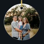 Ornamento De Cerâmica Paz na Terra - Design de Natal da Porta de Vidro E<br><div class="desc">Paz na Terra - design da pomba de vidro contida</div>