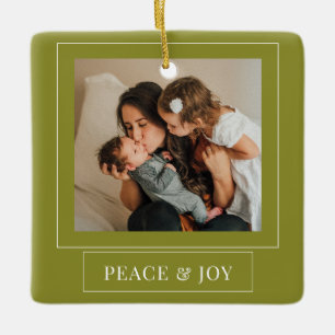 Ornamento De Cerâmica Paz Verde Minimalista E Foto De Natal De Alegria