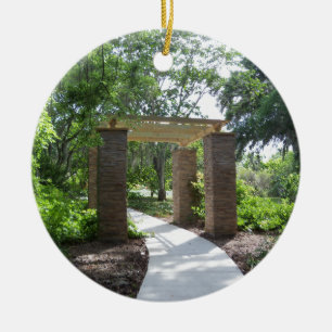 Ornamento De Cerâmica pergola no caminho