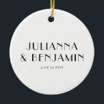 Ornamento De Cerâmica Personalização da Deco de Arte Preta - Nome Novo<br><div class="desc">Celebre o amor do eterno com este ornamento cerâmico personalizado com um design de Deco de Arte branca minimalista e elegante, personalizado com seus detalhes de casamento. Perfeito para recém-casados ou como presente pensativo, este ornamento traz um toque de sofisticação clássica para o decoro de férias. O seu elegante e...</div>