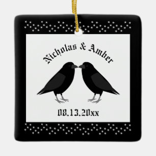 Ornamento De Cerâmica Personalização do Casamento Gótico Beijando Ravens
