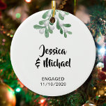 Ornamento De Cerâmica Personalizado Envolvido<br><div class="desc">Celebre sua noivado neste Natal com este elegante Ornamento de Árvore de Natal. É decorado com água-colorido. Facilmente personalizável.</div>
