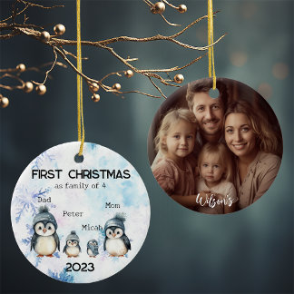 Ornamento De Cerâmica Personalizado Primeiro Natal como Família de 4