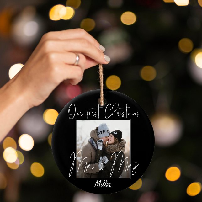 Ornamento De Cerâmica Personalizado | Primeiro Natal como Sr. e Sra. Fot (Custom | Our First Christmas as Mr & Mrs Photo Ceramic Ornament)