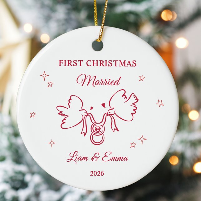 Ornamento De Cerâmica Personalized First Christmas Married Dove (Criador carregado)