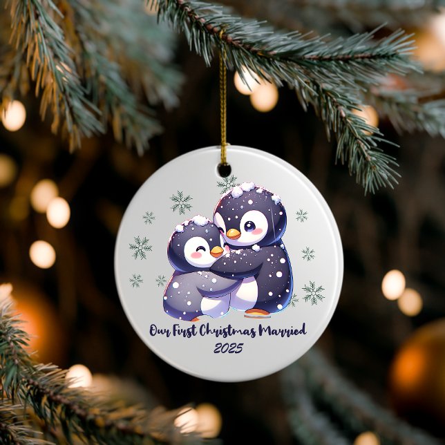 Ornamento De Cerâmica Personalized Penguin Couple Christmas Ornament (Criador carregado)