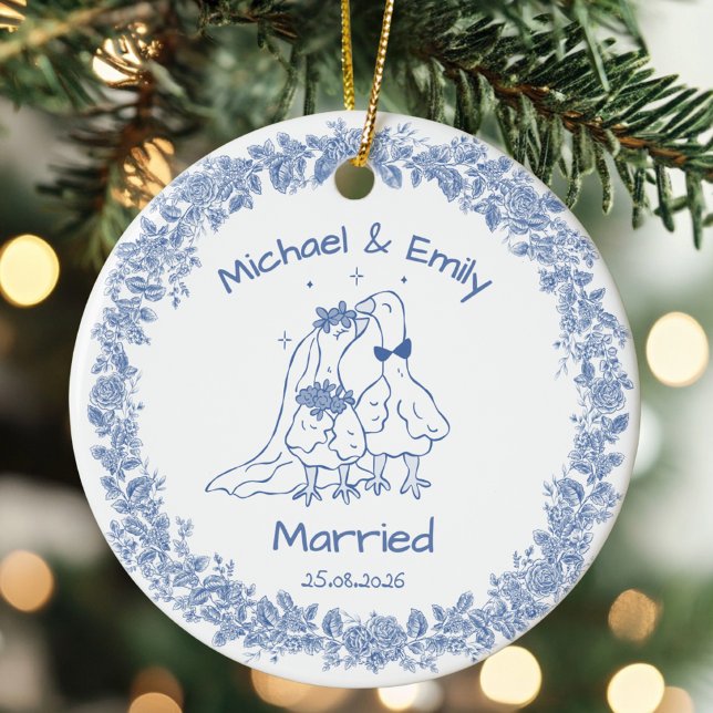Ornamento De Cerâmica Personalized Silly Goose Married Cute Blue Wedding (Criador carregado)