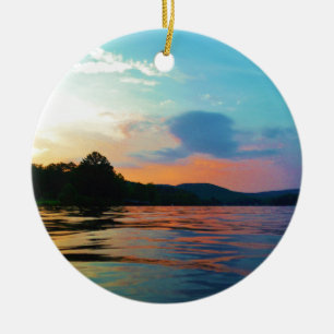 Ornamento De Cerâmica Pêssego e Sunset Azul no lago de montanha