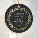 Ornamento De Cerâmica Pet Photo First Christmas in New Home Black White<br><div class="desc">Celebrar o primeiro Natal do seu animal de estimação em sua nova casa para sempre com este ornamento de keepsawn, com uma coroa aquática de Natal em volta das palavras "1rua de Natal em Minha Casa para Sempre", juntamente com o nome do seu animal de estimação e o ano em...</div>