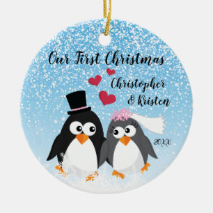 Ornamento De Cerâmica Pinguins bonitos da noiva & do noivo nosso