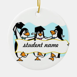 Ornamento De Cerâmica Pinguins Dançantes Felizes Graduandos c/ Faixa