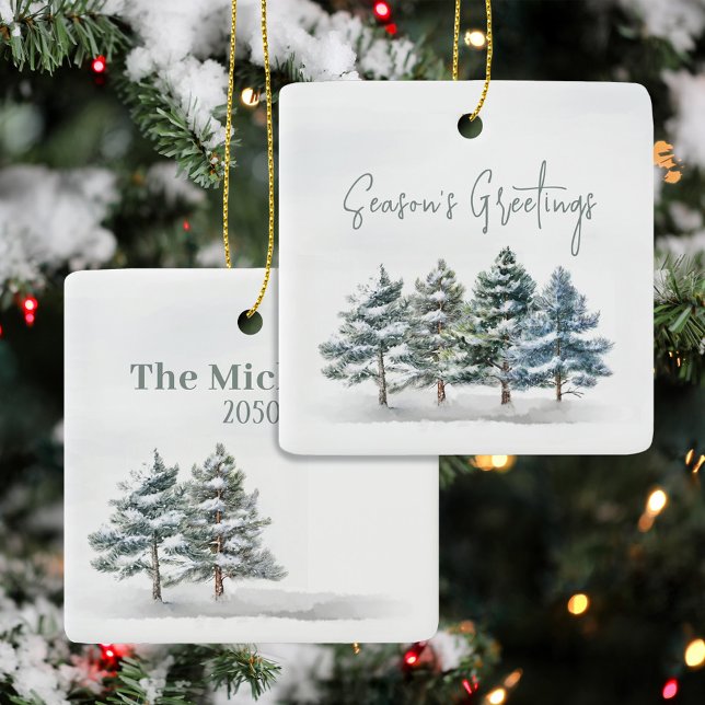 Ornamento De Cerâmica Pinheiros Verdes Personalizados (Season's Greetings custom ornament with watercolor pine trees)