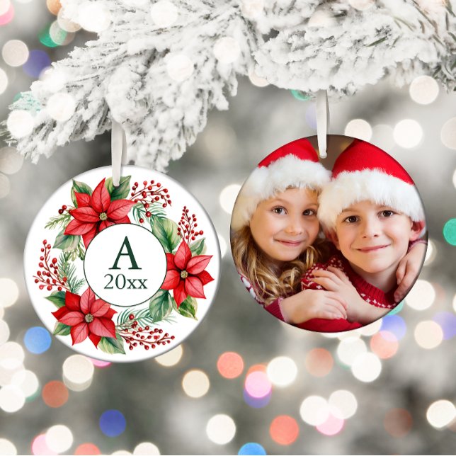Ornamento De Cerâmica Poinsettia Wreath Foto Monograma Ano (Poinsettia wreath/monogram/year/photo Christmas ornament)