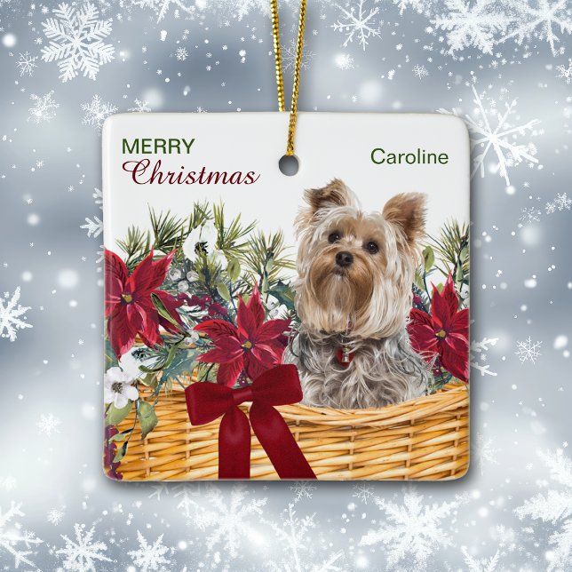 Ornamento De Cerâmica Poinsettia Yorkie Terrier Cesta de Natal (Criador carregado)