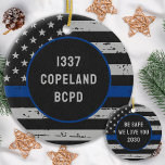Ornamento De Cerâmica Policial de Polícia da Linha Azul Thin<br><div class="desc">Policial Thin Blue Line Ornament - Bandeira americana em cores da Polícia, design angustiada. Nome e crachá do policial na frente, personalize as costas com o ano. COPYRIGHT © 2020 Judy Burrows, Black Dog Art - Todos Os Direitos Reservados. Policial de Polícia de Linha Azul Thin Policial de Ornamento Cerâmico...</div>