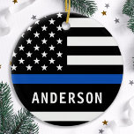 Ornamento De Cerâmica Policial Moderno Personalizado Linha Azul Fino<br><div class="desc">Ornament Thin Blue Line Personalizado - bandeira americana em cores da bandeira policial, design azul preto moderno. Personalize este enfeites de natal policial com o nome do oficial, ou departamento, e ano. Este ornamento policial personalizado é perfeito para departamentos de polícia, polícias, ou como guardiã memorial. Ornamentos policiais em massa...</div>