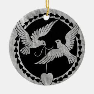 Ornamento De Cerâmica Pombas no metal escovado