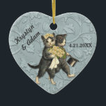 Ornamento De Cerâmica Posh Cats Wedding Blue<br><div class="desc">Gatos de Casamento Adoráveis no damasco azul floral. Um gato doce de noiva segura um buquê de casamento de rosa branca de marfim e um gato de noiva fica ao seu lado com seu chapéu preto.</div>