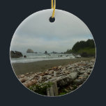 Ornamento De Cerâmica Praia Escondida I no Parque Nacional Redwood<br><div class="desc">O Parque Nacional Redwood é obviamente conhecido por seus bosques de sequóias costeiras, mas também existem muitas trilhas que saem dos bosques e levam a praias pristinas e intocadas. Aqui está a "Praia Escondida", uma das muitas encontradas fora da Trilha Costeira. Esta foto também é apresentada como papel de parede...</div>