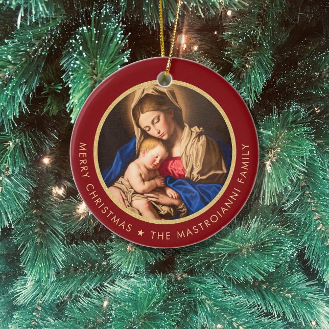 Ornamento De Cerâmica Presente de Natal Religioso Madonna e Criança Cató (Catholic Christmas ornament with Madonna and Child in red and gold with family name)