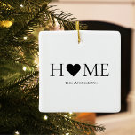 Ornamento De Cerâmica Presente Personalizado da Família Doméstica Mínima<br><div class="desc">Presente Personalizado da Família Doméstica Mínima Moderna</div>