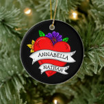 Ornamento De Cerâmica Presente Romântico de Casal | Tatuagem Estilo Arte<br><div class="desc">trabalho de arte de estilo grafite ou tatuagem com um coração de desenho animado e rosas e outras flores com nomes de casais personalizados,  e as palavras "sempre e para sempre" no verso.</div>